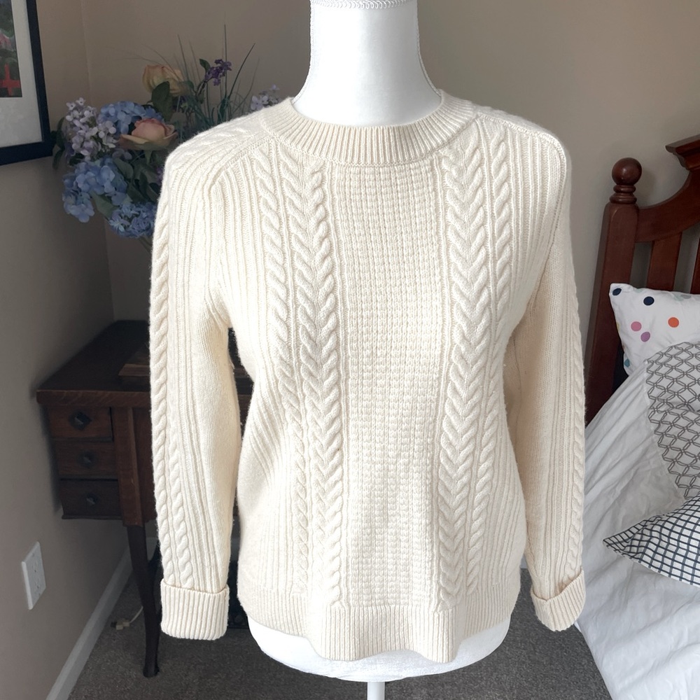 NWOT vineyard vines cableknit sweater